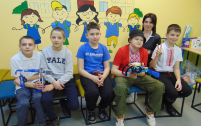 Від мініробота до бізнес-ідеї: як школярі освоюють наукову лабораторію в селищі на Дніпропетровщині