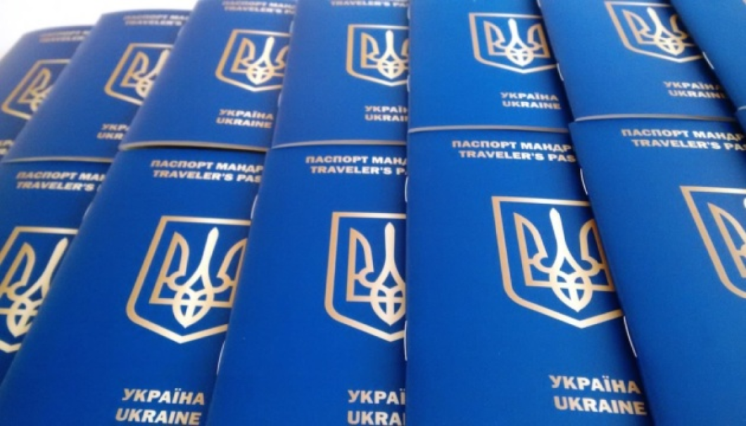 Паспорт за два дні: українців попередили про нову шахрайську схему