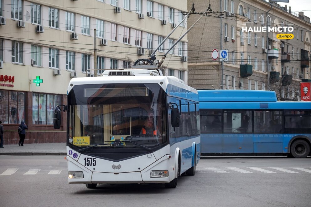 Як курсує громадський транспорт у Дніпрі 25 квітня