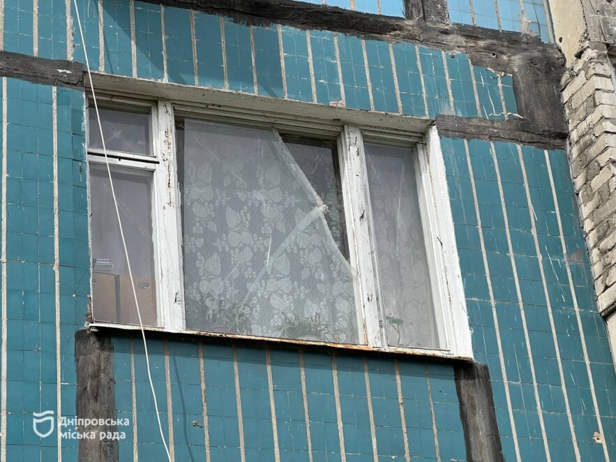 Через нічну шахедну атаку у Дніпрі постраждали 4 будинки: відновлювальні роботи вже відбуваються