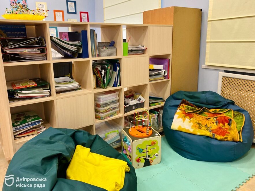 У Дніпрі дитячі садочки без укриттів працюють у приміщеннях шкіл
