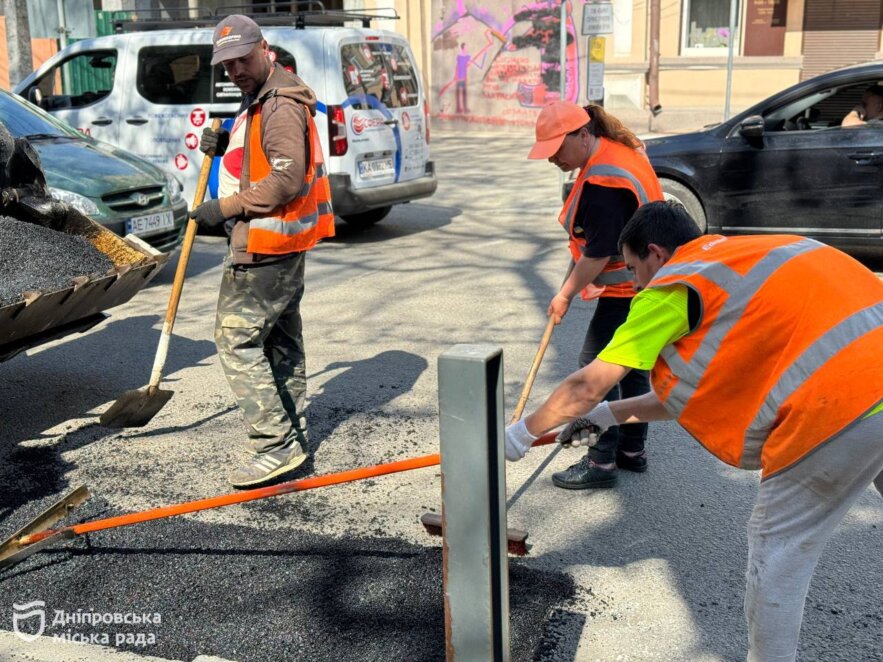 В Днепре на 20 улицах устранили аварийную ямочность на дорогах