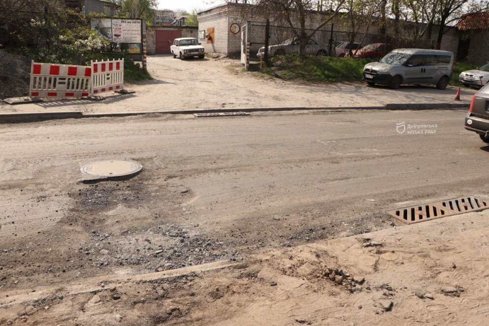 Дніпро продовжує ремонтувати дощоприймачі, аби вирішити проблему з підтопленнями