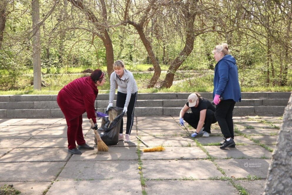 Мешканці Новокодацького району Дніпра провели суботник на «Безіменній висоті»  