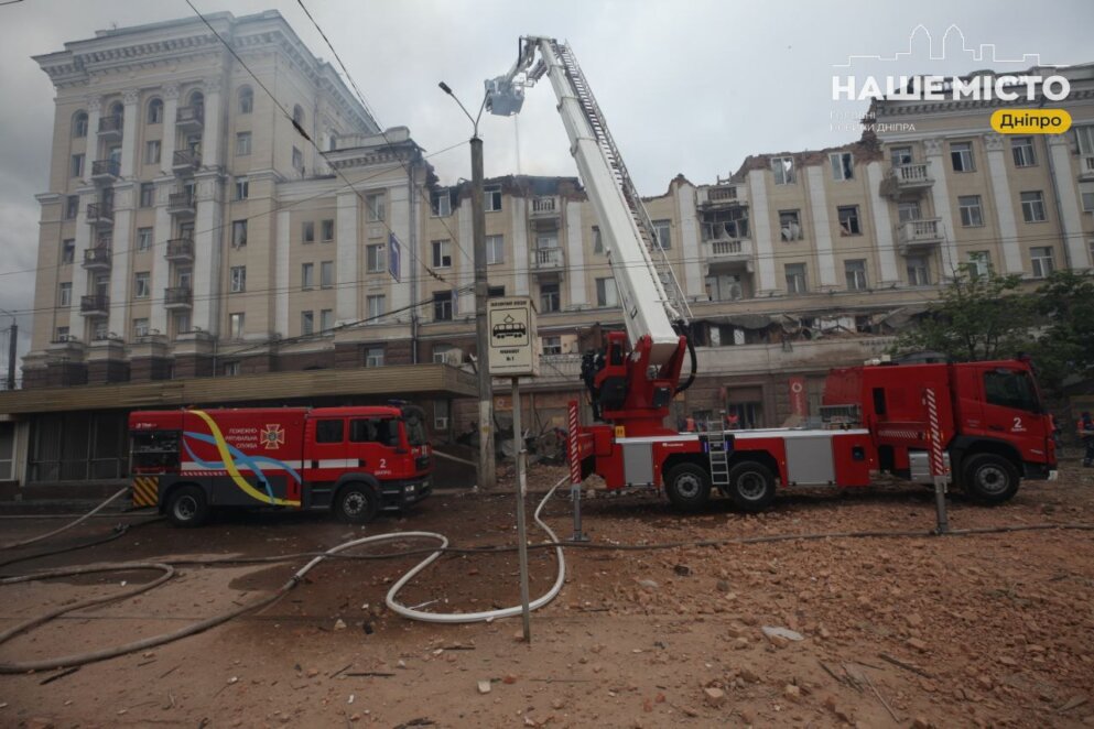 У Дніпрі локалізували пожежу на місці ракетного удару - Наше Місто