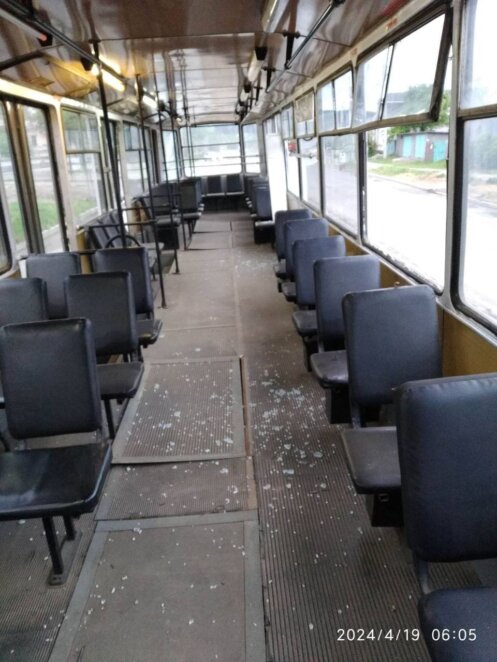 В Днепре из-за вражеской атаки рф повреждены трамвай и станция метро