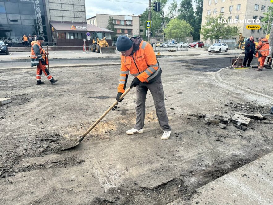 У Дніпрі до кінця року планують оновити близько 300 аварійних доріг