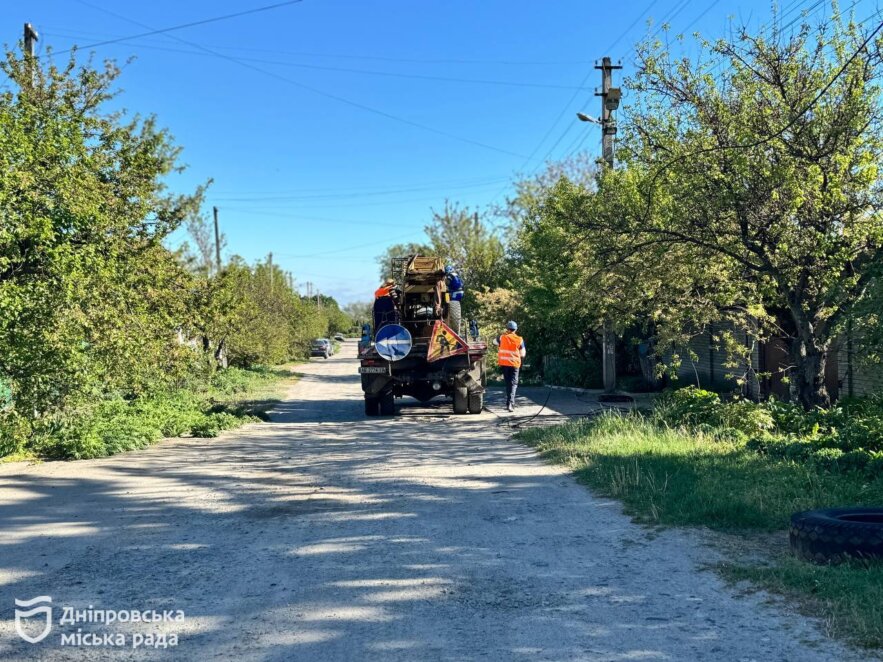 У Дніпрі модернізують зовнішнє освітлення на вул. Червона Калина