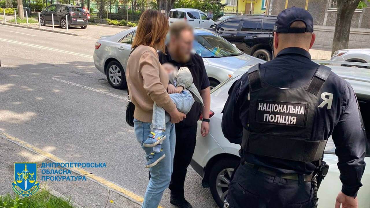 В Днепре 19-летняя мать пыталась продать своего сына за 1 млн грн - Наше  Місто