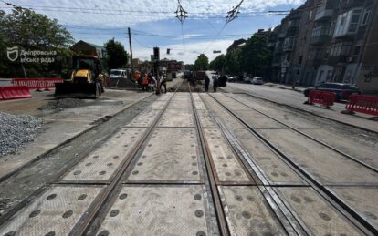 У Дніпрі завершують ремонт аварійного трамвайного переїзду на розі просп. Лесі Українки та вул. Андрія Фабра