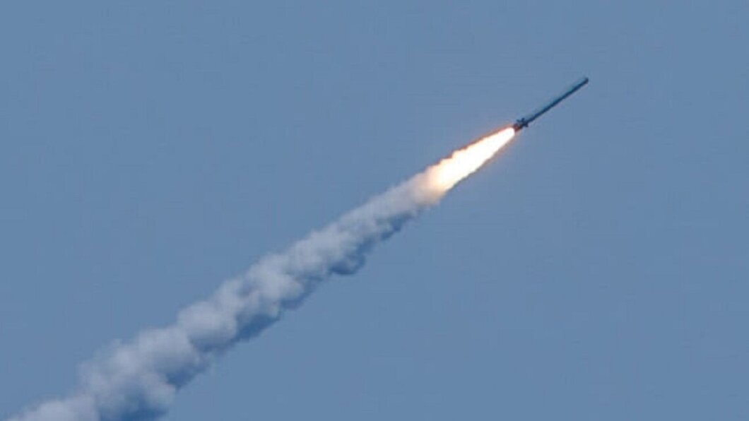 У небі над Дніпропетровською областю збили ворожу ракету