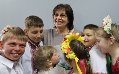 Мешканка Дніпра віддала дитячому будинку гроші, які держава виділила за загибель сина-Героя