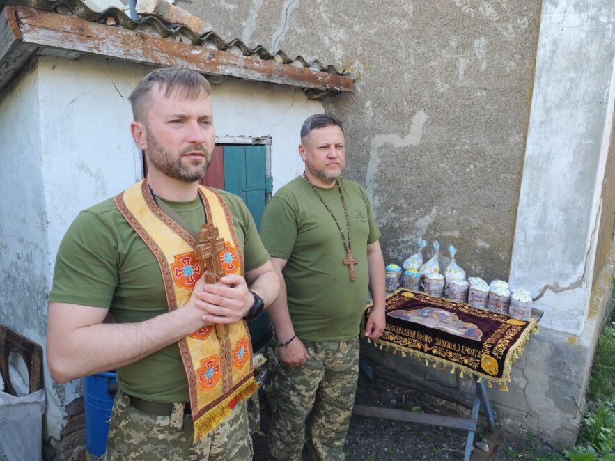 Великдень на фронті: як українські військові відзначають свято Христового Воскресіння