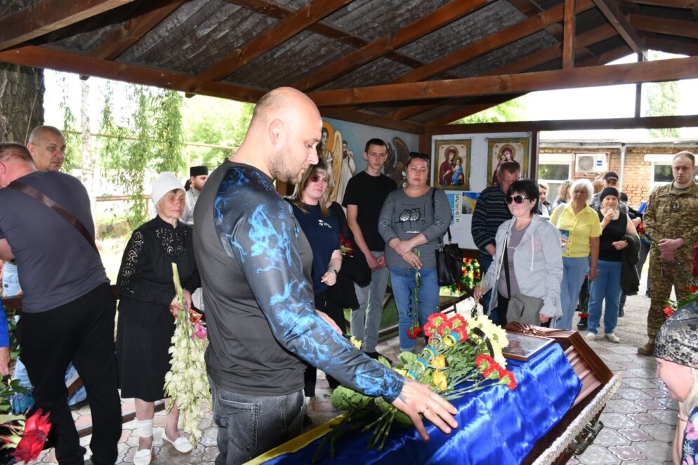 В перші дні війни став на захист України: у Нікополі провели в останню путь Героя