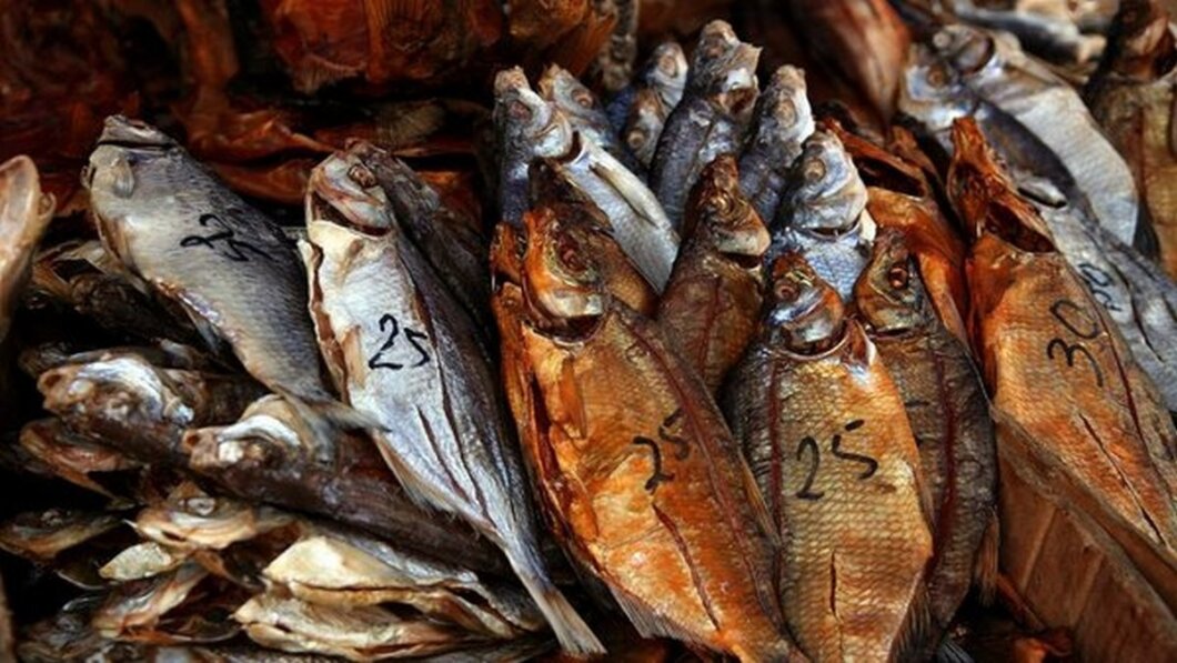 Їли в’ялену рибу: у Дніпрі двоє людей захворіли на ботулізм