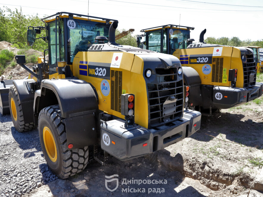 До Дніпра прибула чергова спецтехніка від Японії, великі поставки якої анонсував Філатов