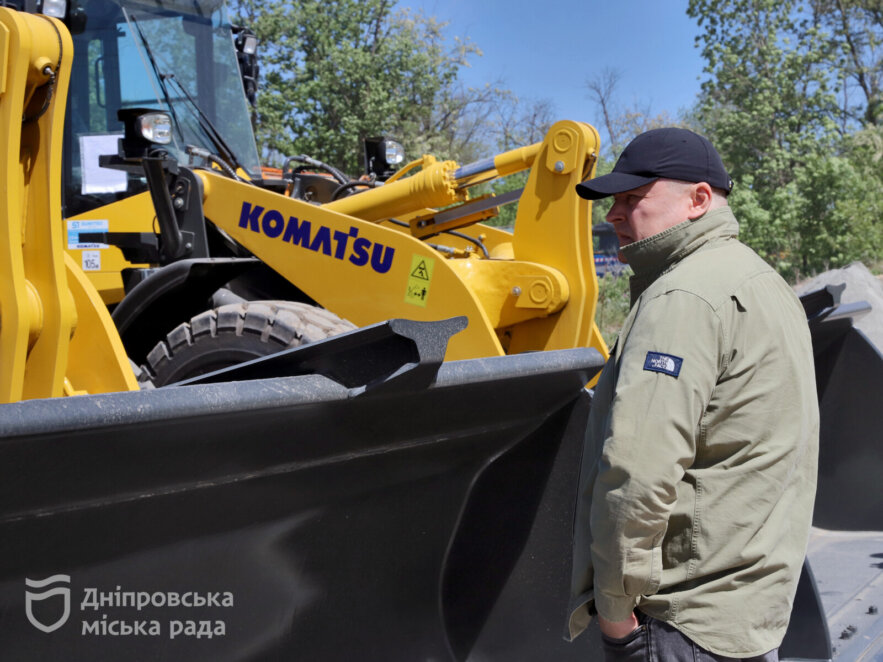 До Дніпра прибула чергова спецтехніка від Японії, великі поставки якої анонсував Філатов