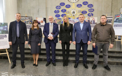 Посол Радек Пех та мер Дніпра Борис Філатов взяли участь у відкритті виставки до 20-ї річниці членства Чехії в ЄС