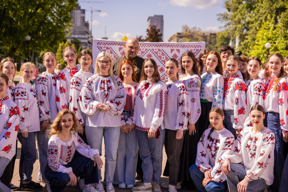 Як Дніпро відзначає День вишиванки у соцмережах