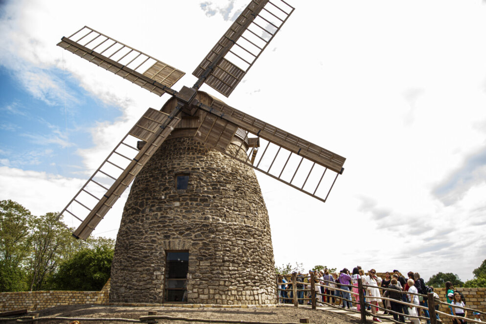 У Музеї просто неба відновили унікальний 100-річний вітряк з Херсонщини