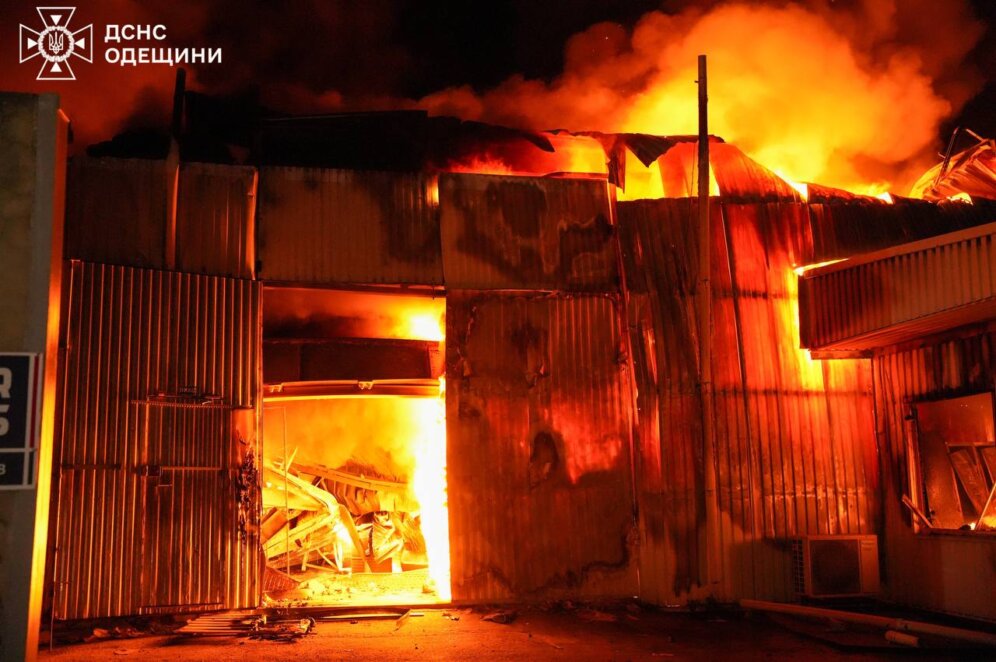 Окупанти влучили у сортувальне депо та відділення Нової Пошти в Одесі - Наше Місто
