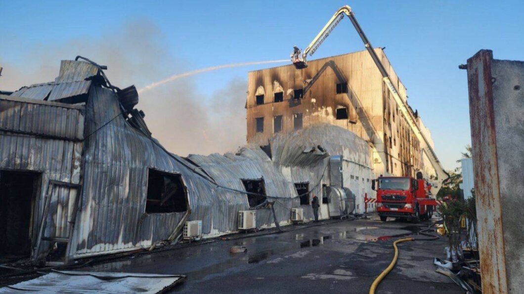 Окупанти влучили у сортувальне депо та відділення Нової пошти в Одесі