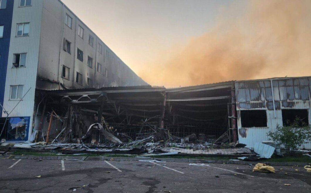 Оккупанты попали ракетой в сортировочное депо и отделение Новой Почты в Одессе