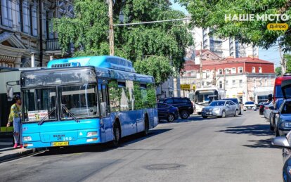 Як у Дніпрі працює громадський транспорт 17 травня
