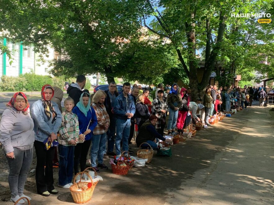 Великдень у Новомосковську 2024: як проходить освячення пасок у Свято-Троїцькому соборі
