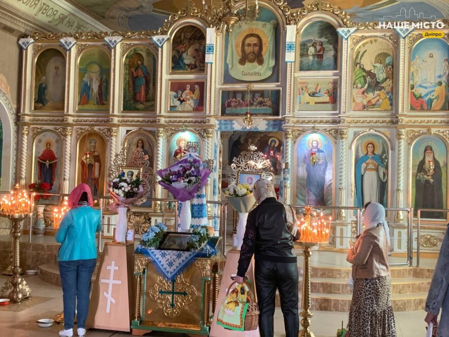 Великдень у Новомосковську 2024: як проходить освячення пасок у Свято-Троїцькому соборі