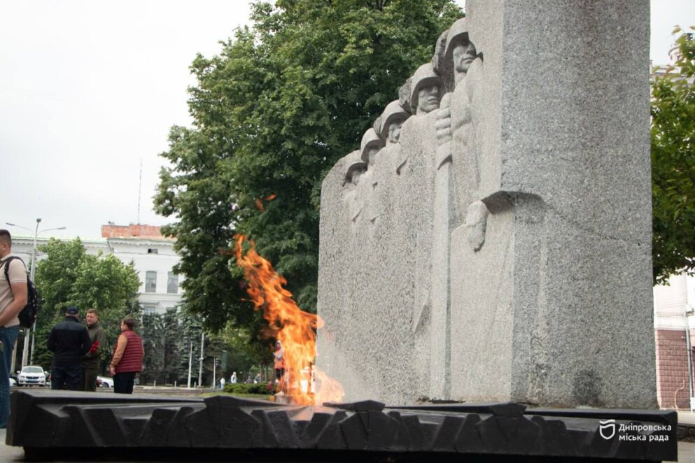 Дніпро вшановує полеглих у  День пам’яті та перемоги над нацизмом у Другій світовій війні