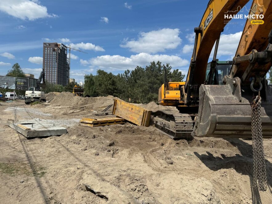 Роботи з ремонту колектору на ж/м Перемога, вʼїзд до «Січі» (у районі бульв. Слави)