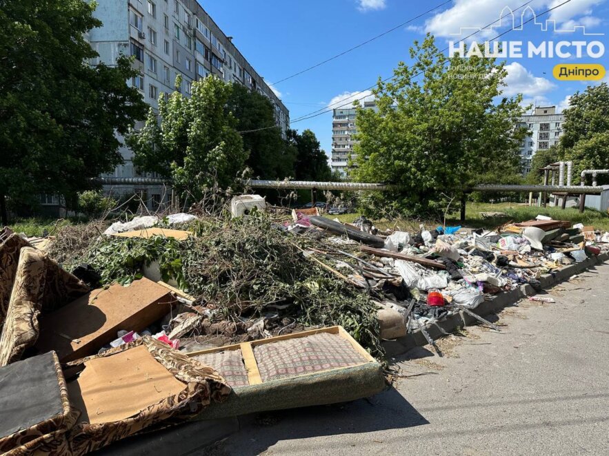 У Дніпрі прибрали велике стихійне звалище на ж/м Тополь 2 - Наше Місто