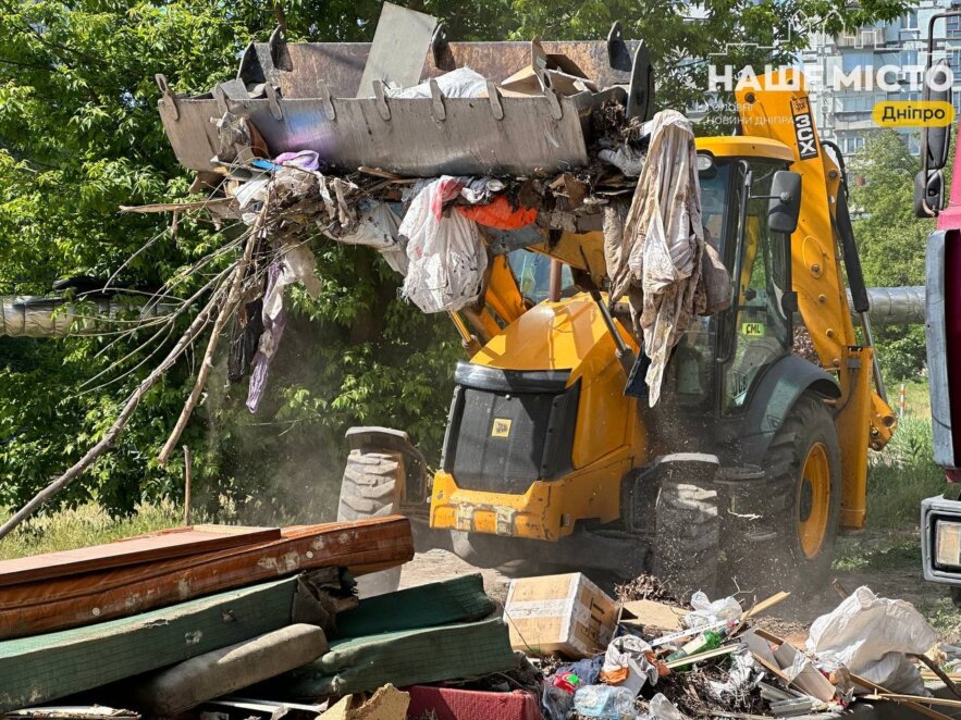 У Дніпрі прибрали велике стихійне звалище на ж/м Тополь 2 - Наше Місто