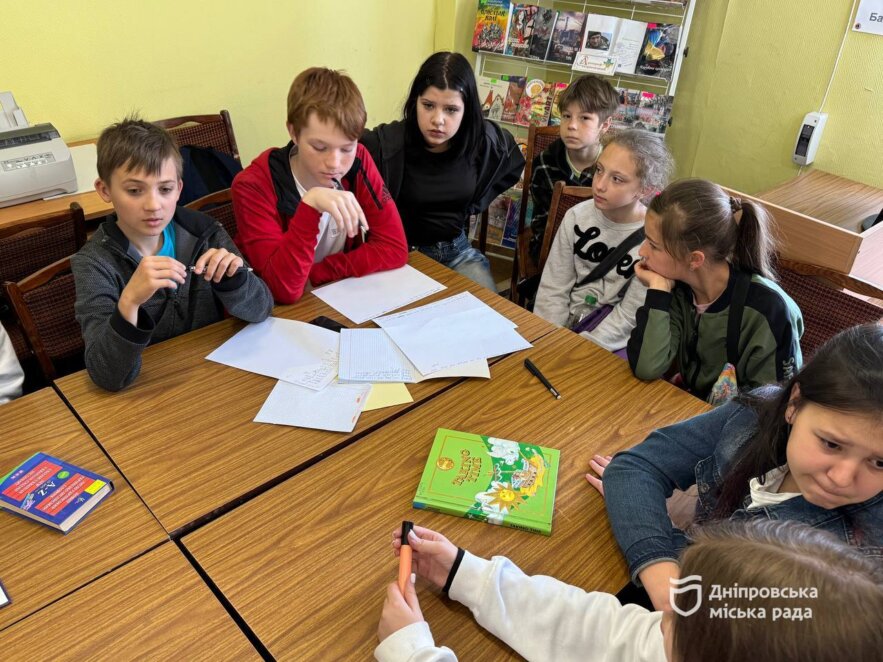 Батл поколінь: у Дніпрі учасники УТВ та школярі змагалися на краще знання англійської мови