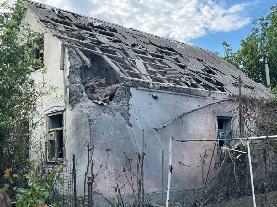 Оккупанты совершили 27 атак на Никопольщину: есть разрушения и пострадавший