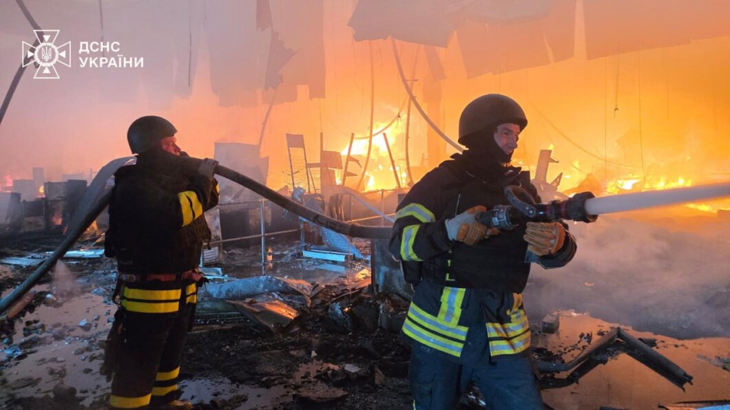 Внаслідок атаки окупантів у Харкові загинули двоє співробітників гіпермаркету, ще 35 людей отримали поранення