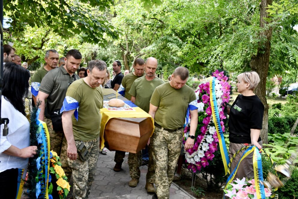 Став на захист країни в перший день війни: у Нікополі провели в останню путь полеглого Героя