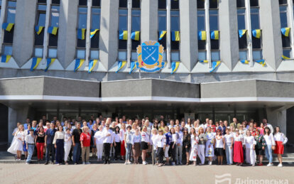 Вишиванка – код української нації: мерія Дніпра провела флешмоб до Дня Конституції України