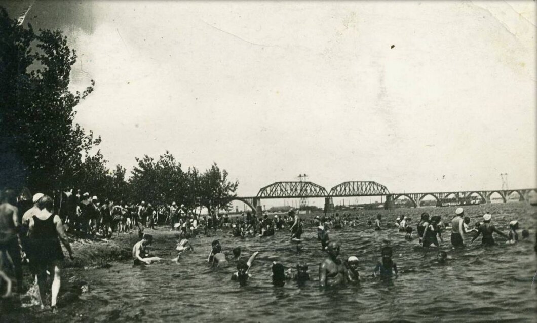 Богомолівський острів у Дніпрі у 1935 році