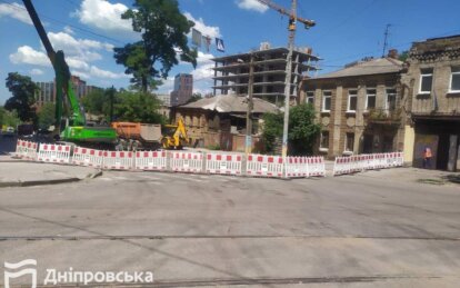 Комунальники Дніпра вже майже три доби борються з наслідками ракетного удару по житловому будинку - Наше Місто