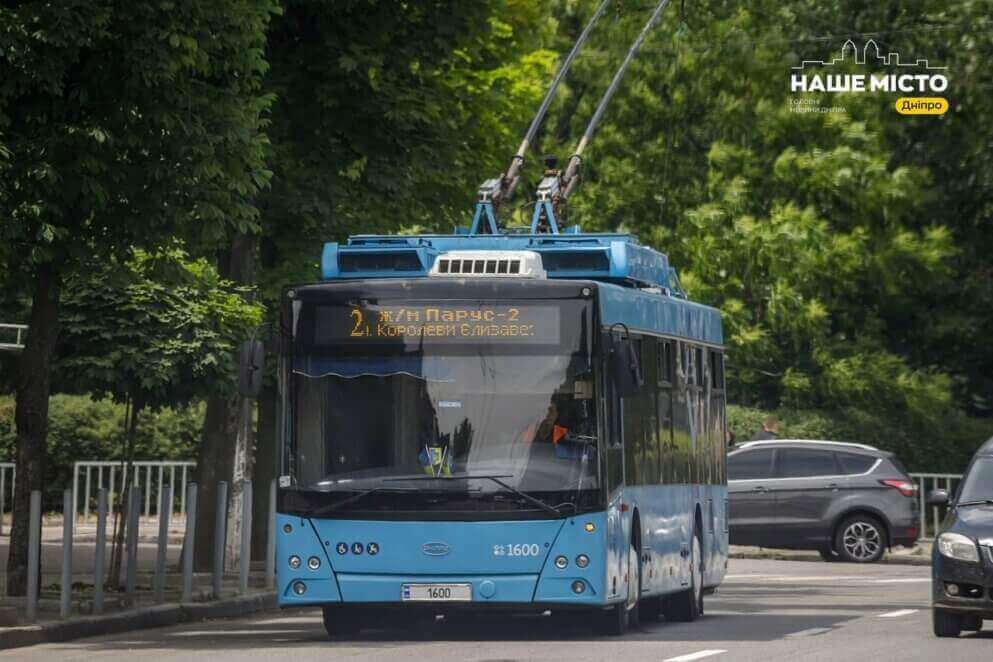 У Дніпрі 14 червня громадський транспорт курсує за розкладом робочого дня