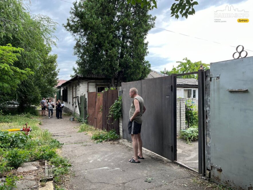 У Дніпрі внаслідок ракетного удару постраждало 16 багатоповерхівок і більше 30 приватних будинків