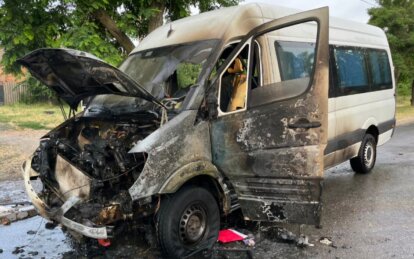 Окупанти ударили безпілотником по рейсовому автобусу у Нікополі: постраждало 4 пасажири