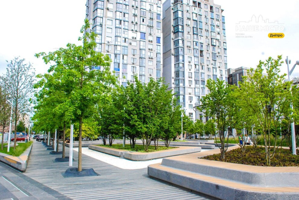 Зелений оазис серед міської забудови: як виглядає Дніпро у перші тижні літа - Наше Місто