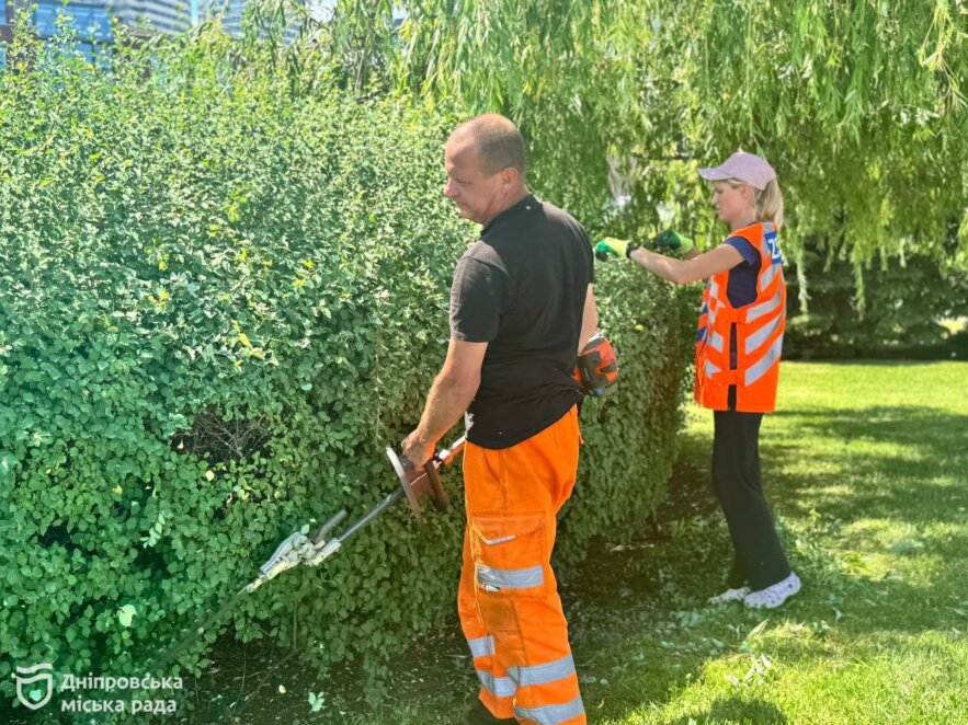 Дефіцит кадрів у комунальних підприємствах Дніпра: які вакансії пропонують