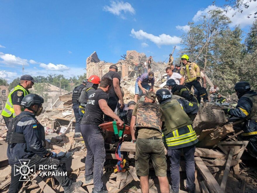 Обстріляли ракетами, дронами та артилерією: що відомо про загиблих та постраждалих у Кривому Розу та на Нікопольщині