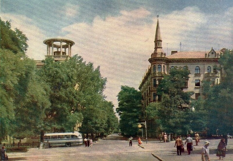 дома на углу пр. Яворницкого и ул. Ефремова в Днепре в 1964 году