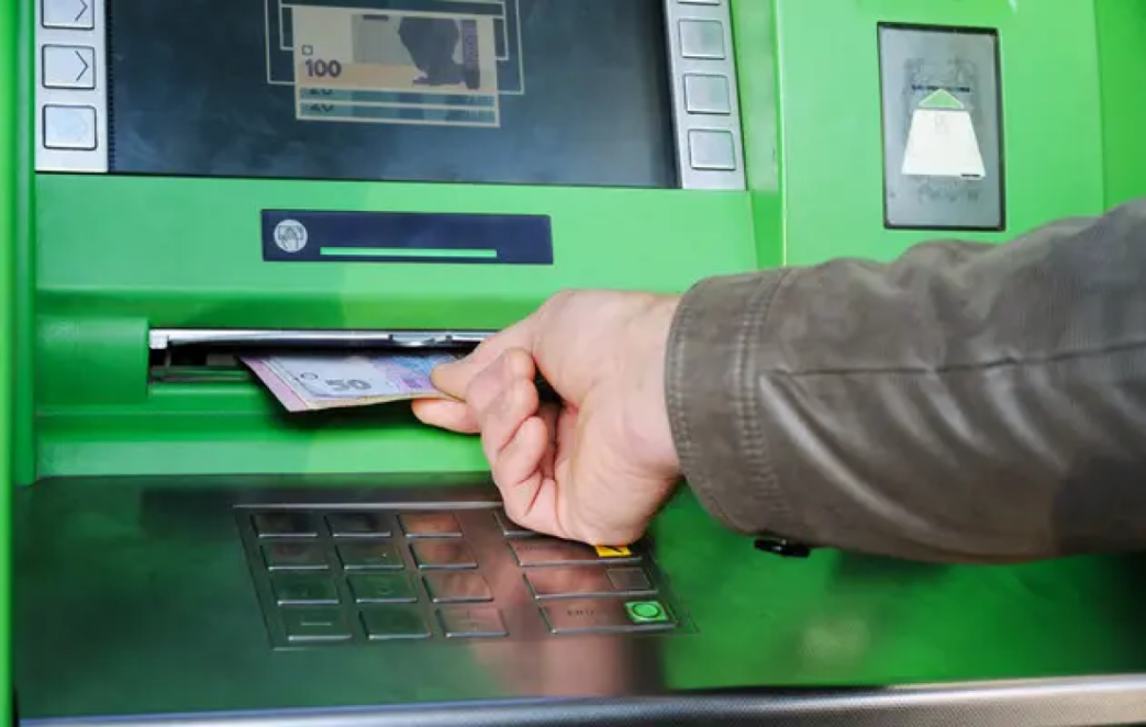 Что делать, если банкомат не выдал деньги из-за отключения света