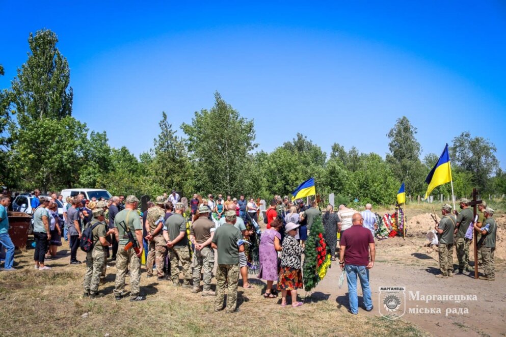 В Марганце провели в последний путь погибшего солдата